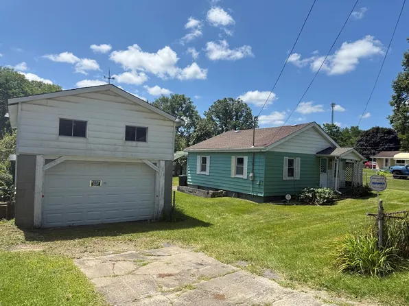 215 Burdiss St, Coal City, WV 25823