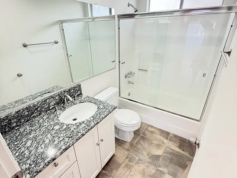 920 N Alfred St #201 — Photo 9
