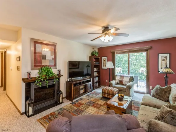 421 42nd St APT 8, Des Moines, IA 50312