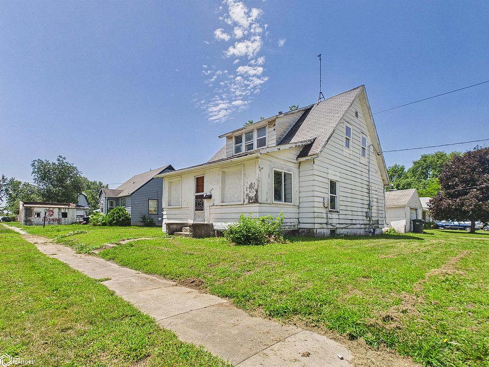 1st image of 903 S 11th St