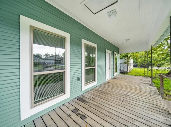 304 Daniel St, Baytown, TX 77520