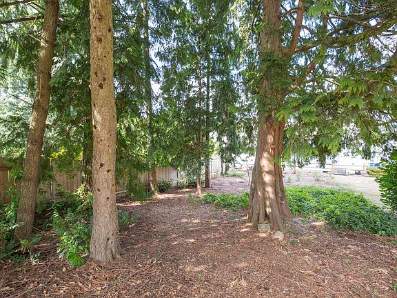 3rd image of 6118 Montana Ln