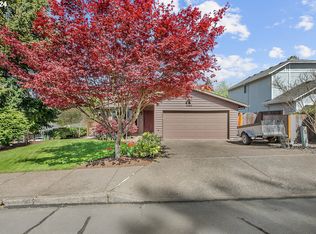 10582 SW Garden Park Pl, Tigard, OR 97223