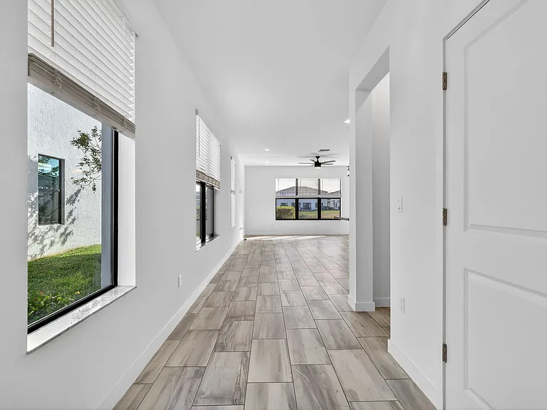 8792 Antarus Dr — Photo 2