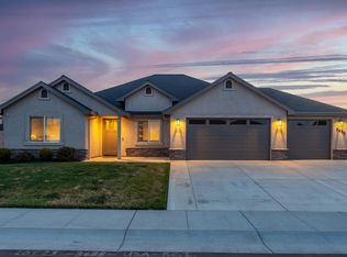 3688 Sampras Dr, Redding, CA 96002