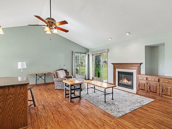 4th image of 81 Oakwood Dr