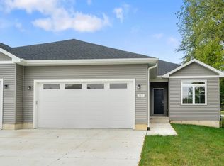 102 Bergen Dr, Waterloo, IA 50701