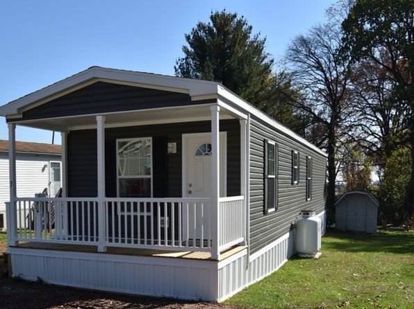 3 Locust Ln