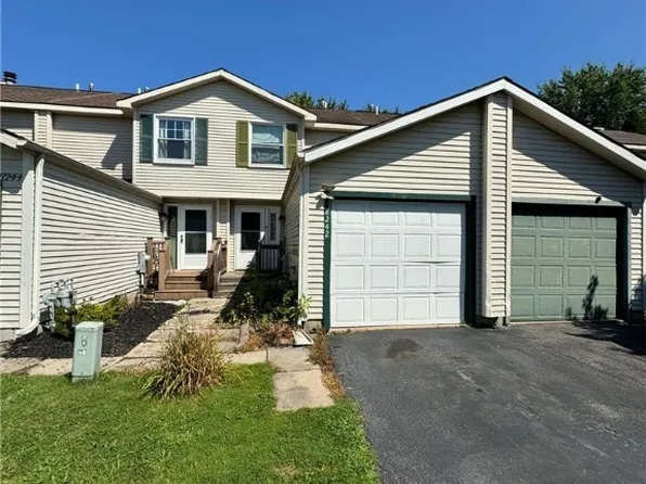 8242 Trevi Ln, Clay, NY 13041