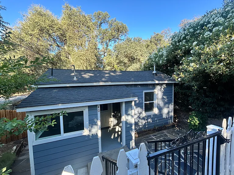 40 Ash St — Photo 1