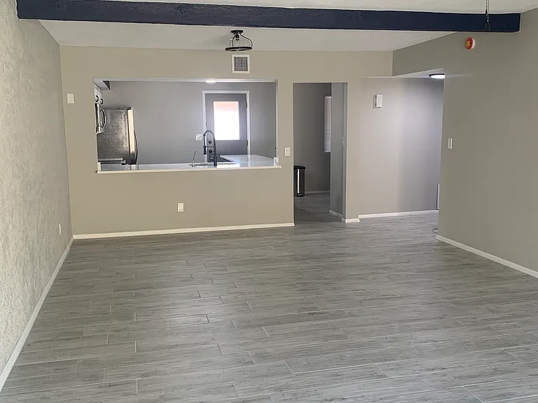 8670 N Avenida Amatista — Photo 3