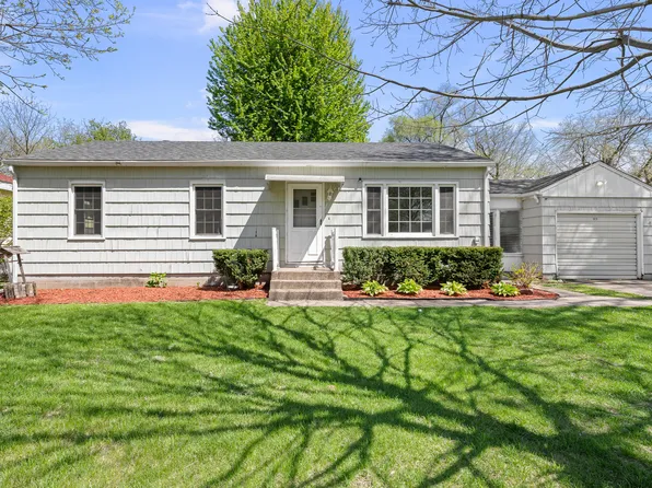 3820 15th St, Moline, IL 61265