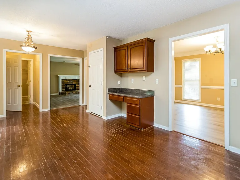 815 Tynsdale Dr — Photo 7