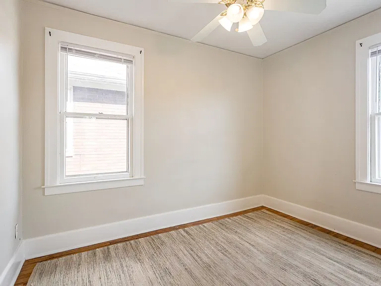 1042 Wayburn Ave — Photo 14