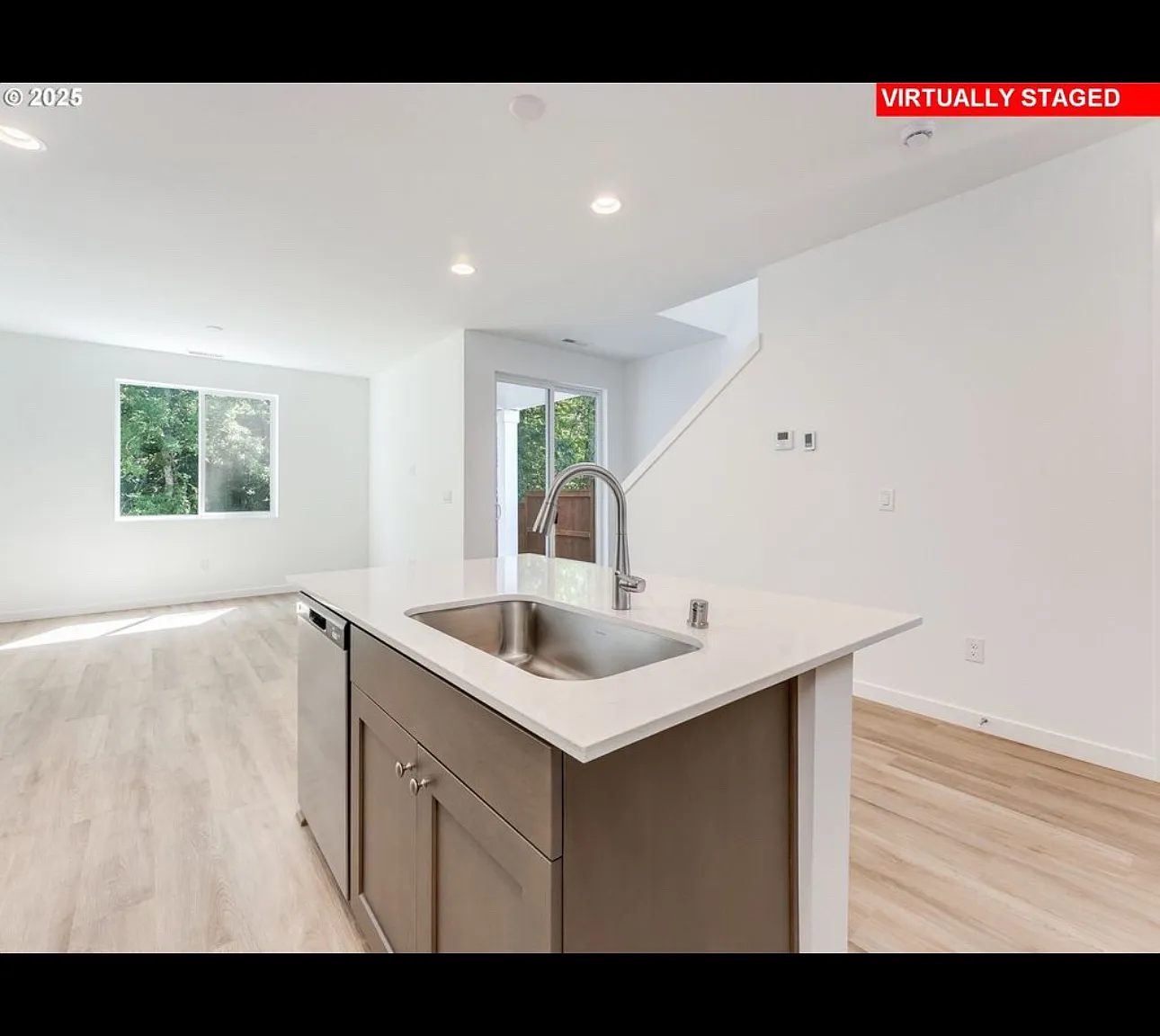 3 bed, 1363 sqft, $2,975 — Photo 3