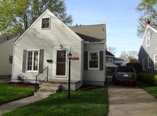 2038 Brys Dr, Grosse Pointe Woods, MI
