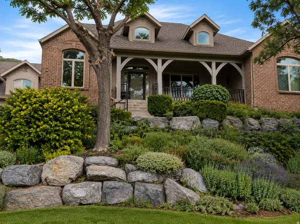 8994 N Forest Lake Cir, Cedar Hills, UT 84062