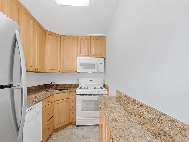 220 Manhattan Ave #5H — Photo 15
