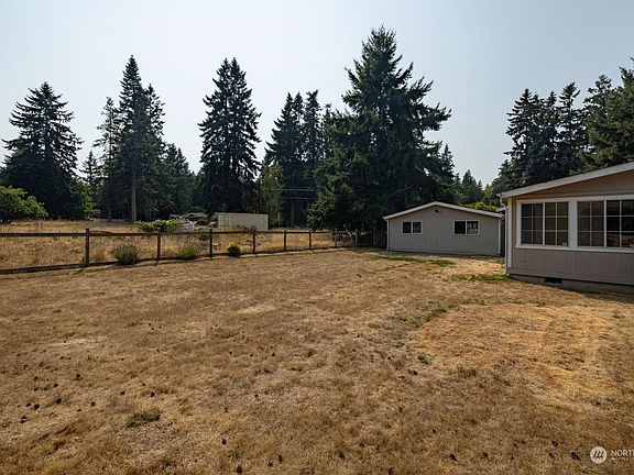 4th image of 842 Furman Avenue