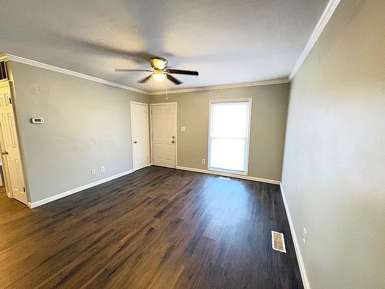 3 bed, 1100 sqft, $1,400 — Photo 4