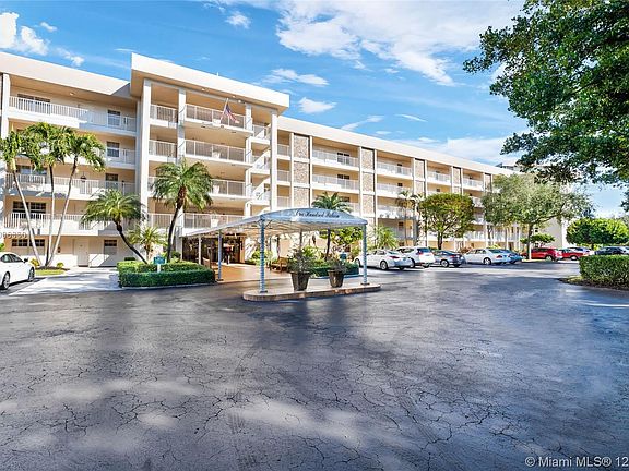 2nd image of 3503 Oaks Way APT 103