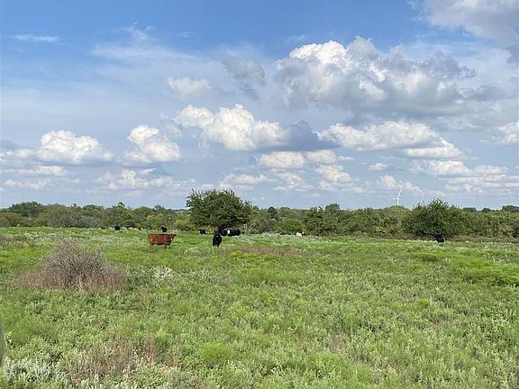 3rd image of 917 Taylor Lake Rd