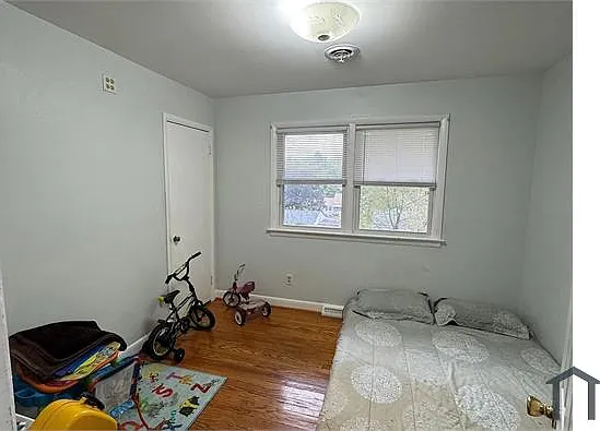 1439 Crawford Ave — Photo 5