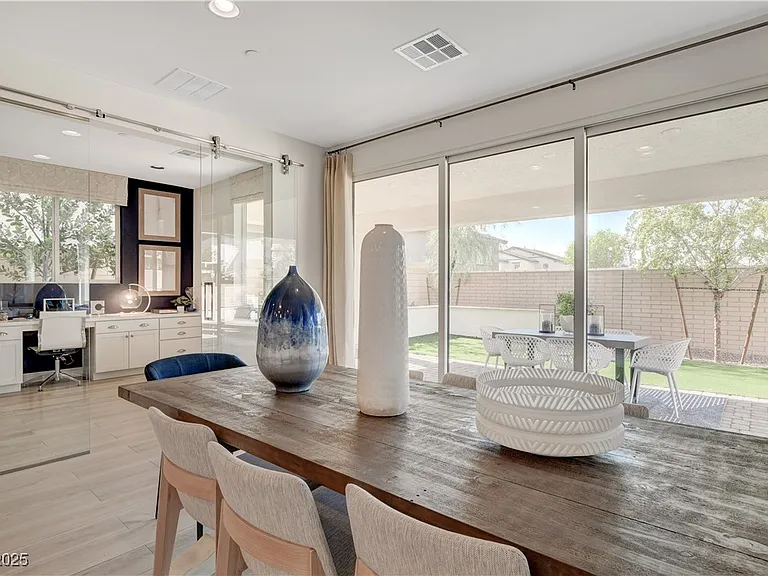 1075 N Water St — Photo 25