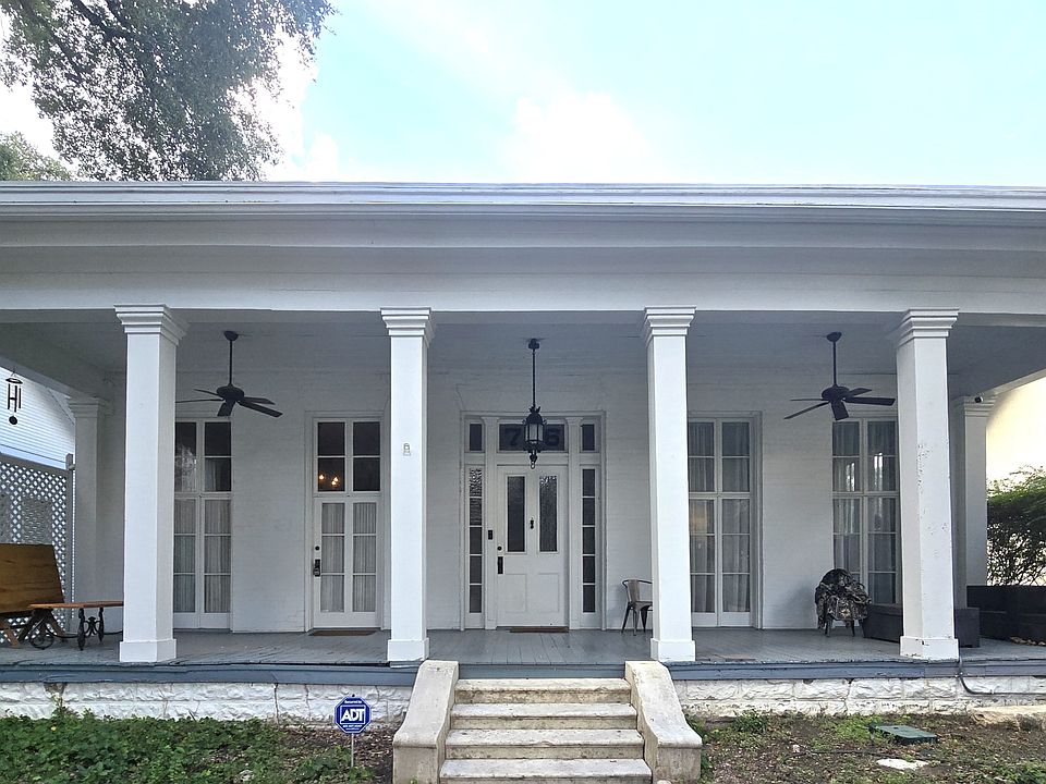 Front of Building - Suite B on Left