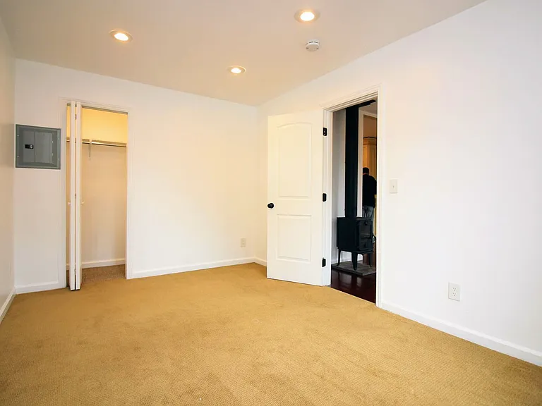 1151 Corby Ave — Photo 15