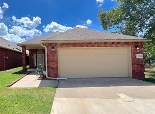 3800 E Ridge Pointe Cir, Edmond, OK 73034