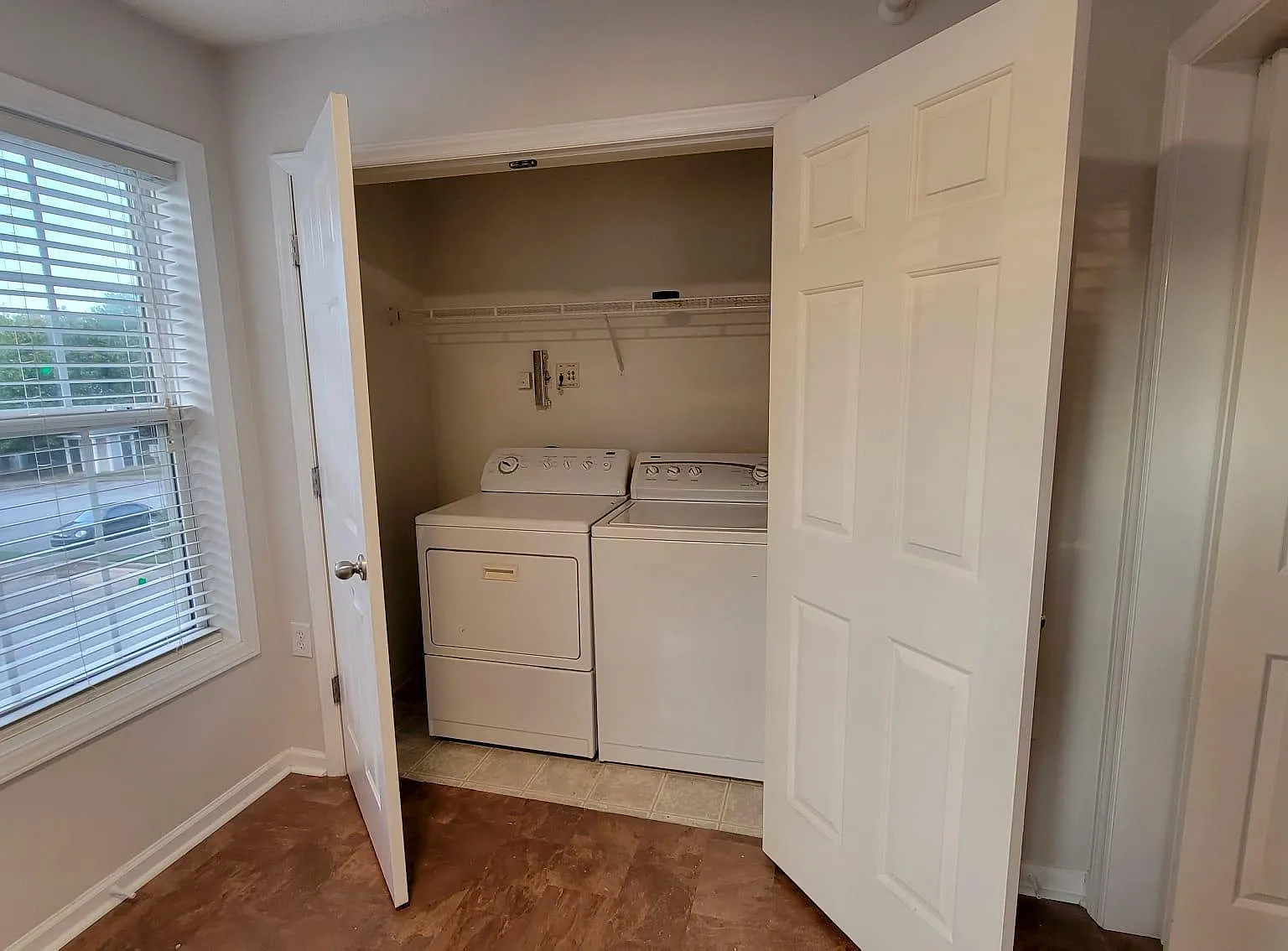 2031 Wolfmill Dr — Photo 4