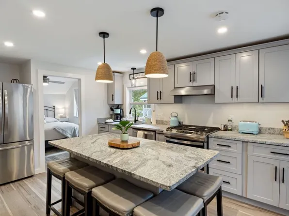 13 Intervale St, Sebago, ME 04029