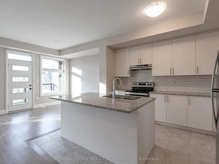 2468 Badger Cres — Photo 14