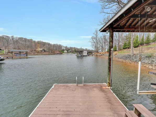 951 Piney Point Rd, Union Hall, VA 24176