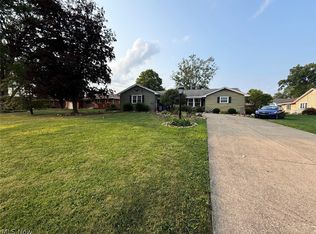 3354 Sandalwood Ln, Youngstown, OH 44511