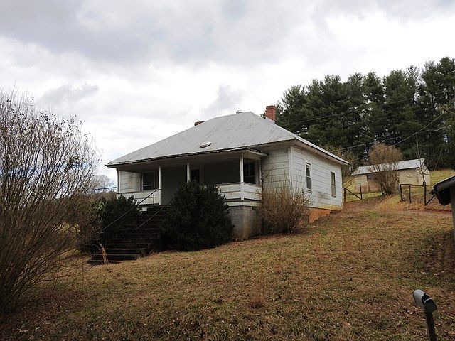 1st image of 517 Country Club Ln