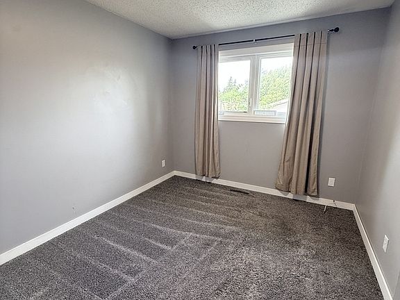 3rd image of 242 Carleton Dr