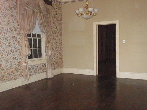 2nd image of 221 Morris St