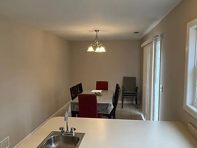 416 N Beech St — Photo 5