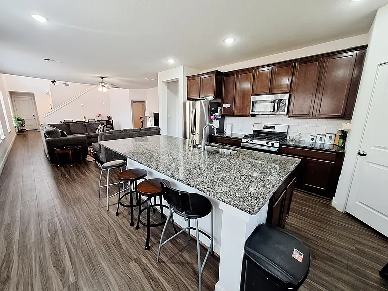 8000 Prairie Rye Dr — Photo 13