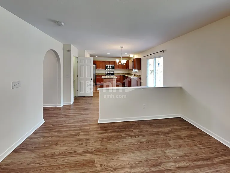 320 Abbey Ave — Photo 5