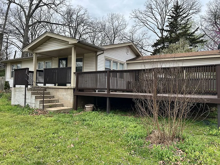 1009 Mike Ave — Photo 1