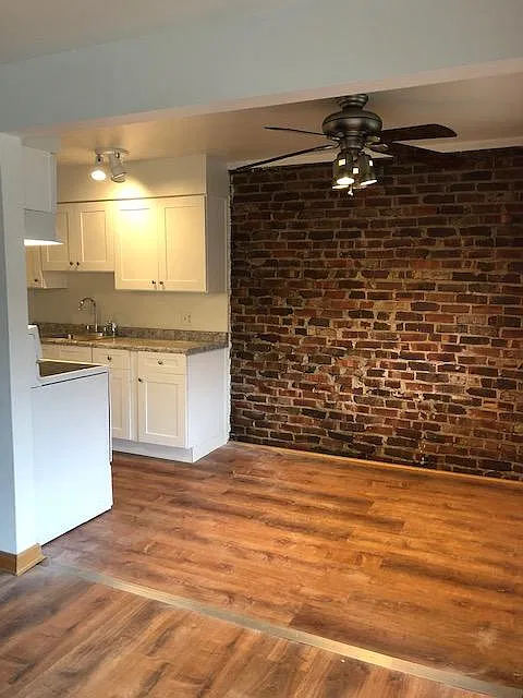 2 bed, 900 sqft, $1,500 — Photo 4