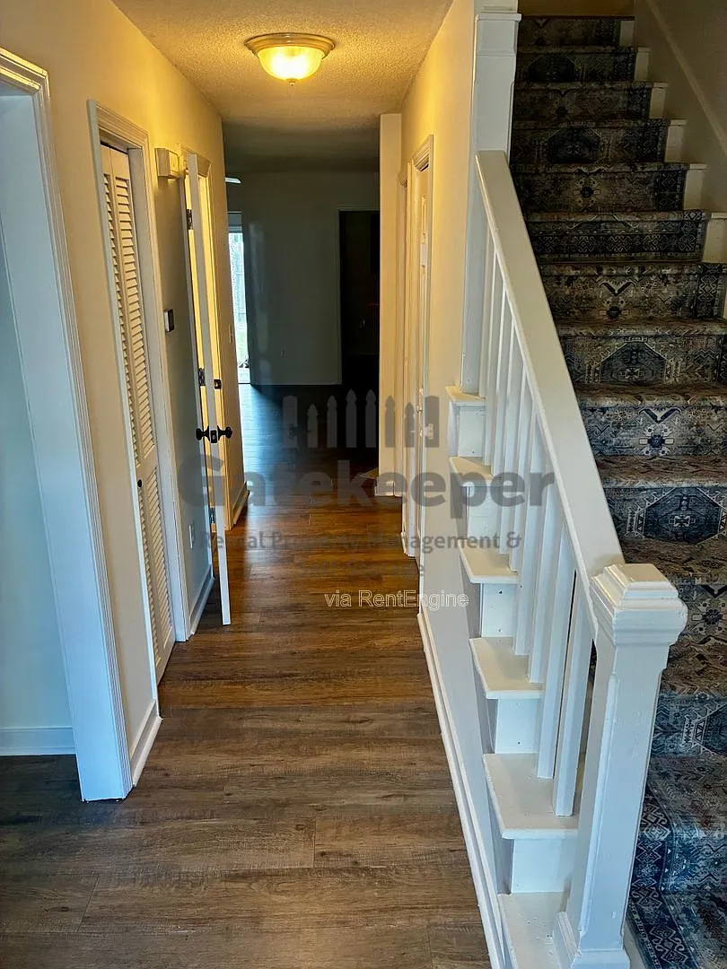3 bed, 1.5 bath, 1400 sqft, $1,695 — Photo 2