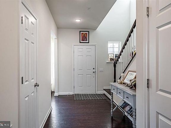 5th image of 733 Sun Valley Ct