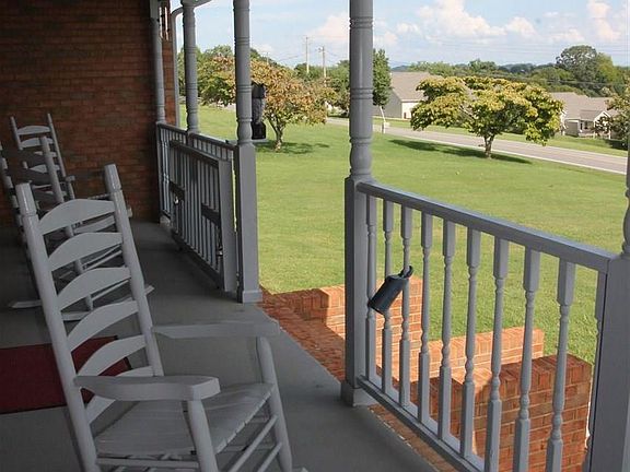 3rd image of 506 Scenic View Dr