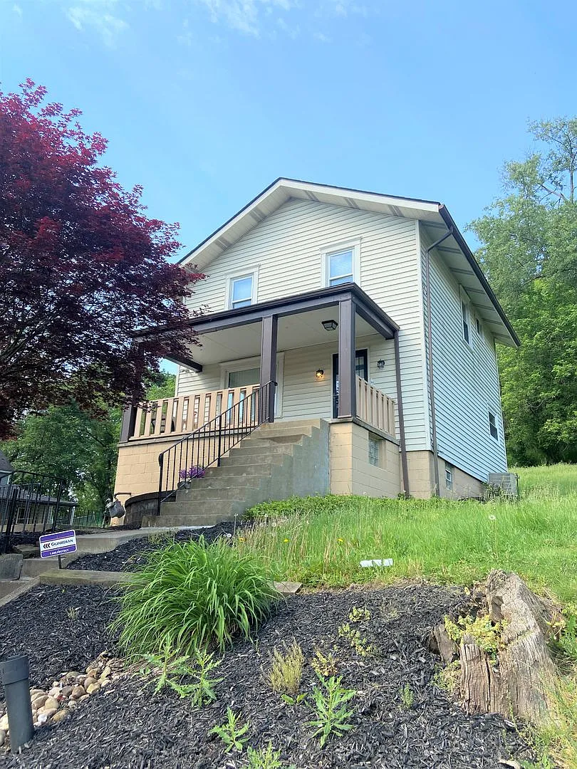 Recently Updated 2 Bedroom House in Verona. Available October. — Photo 1