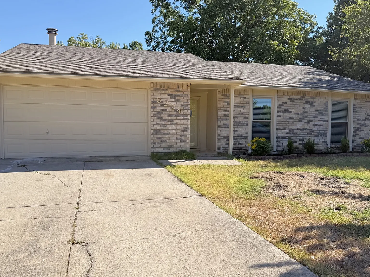 3 bed, 1379 sqft, $2,200 — Photo 1