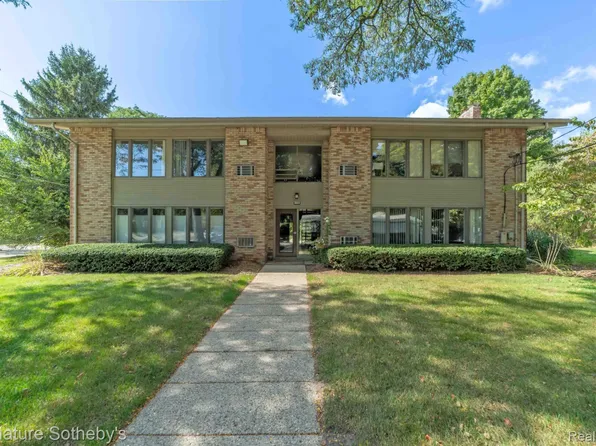 396 Concord Pl APT 3, Bloomfield Hills, MI 48304